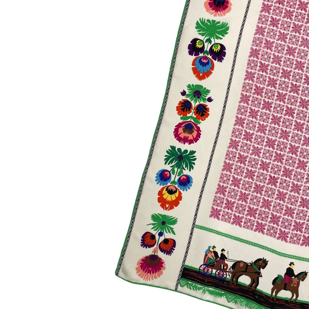 Pañuelo  MANTERO  Varios  Estampado Medida 87cm X 85cm