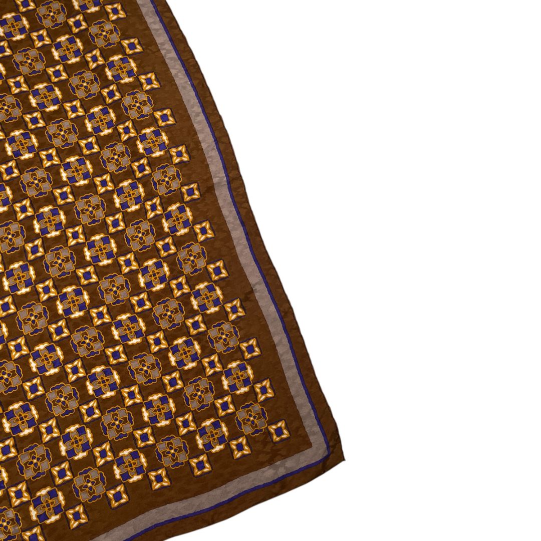 Pañuelo  YSL  Varios  Estampado Medida 90cm X 87cm