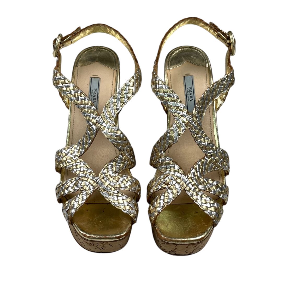 Sandalias  PRADA  Dorado Talle 39
