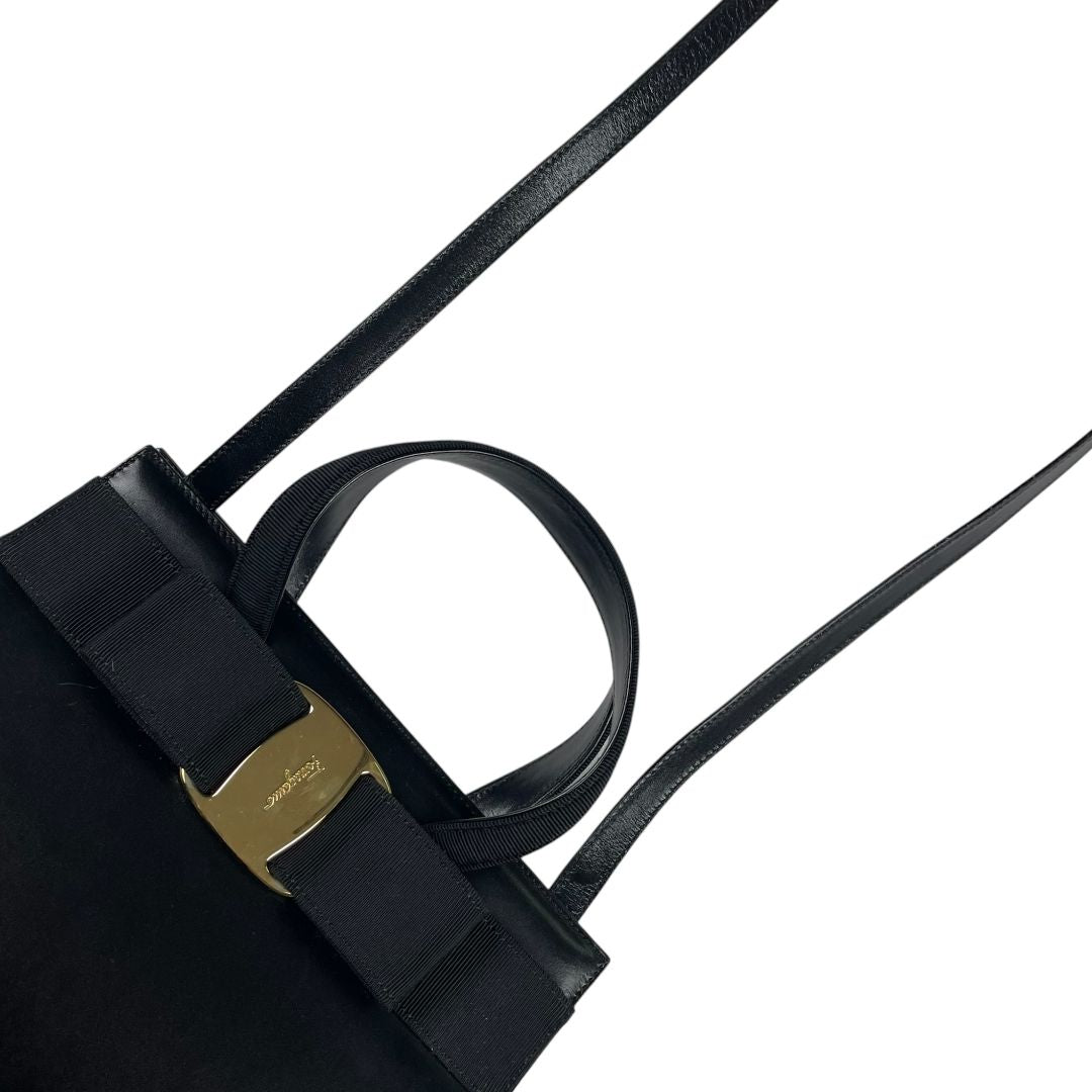 Cartera  FERRAGAMO  Negro Medida 24cm X 21cm