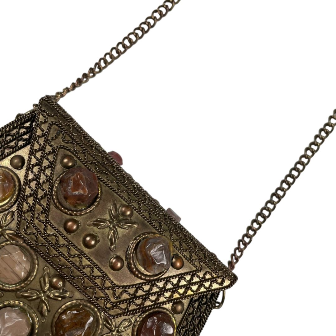 B.H. Cartera Dorado Medida 14cm X 12cm