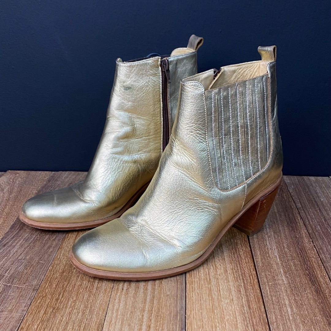 Bota Corta  AY NOT DEAD  Dorado Talle 39