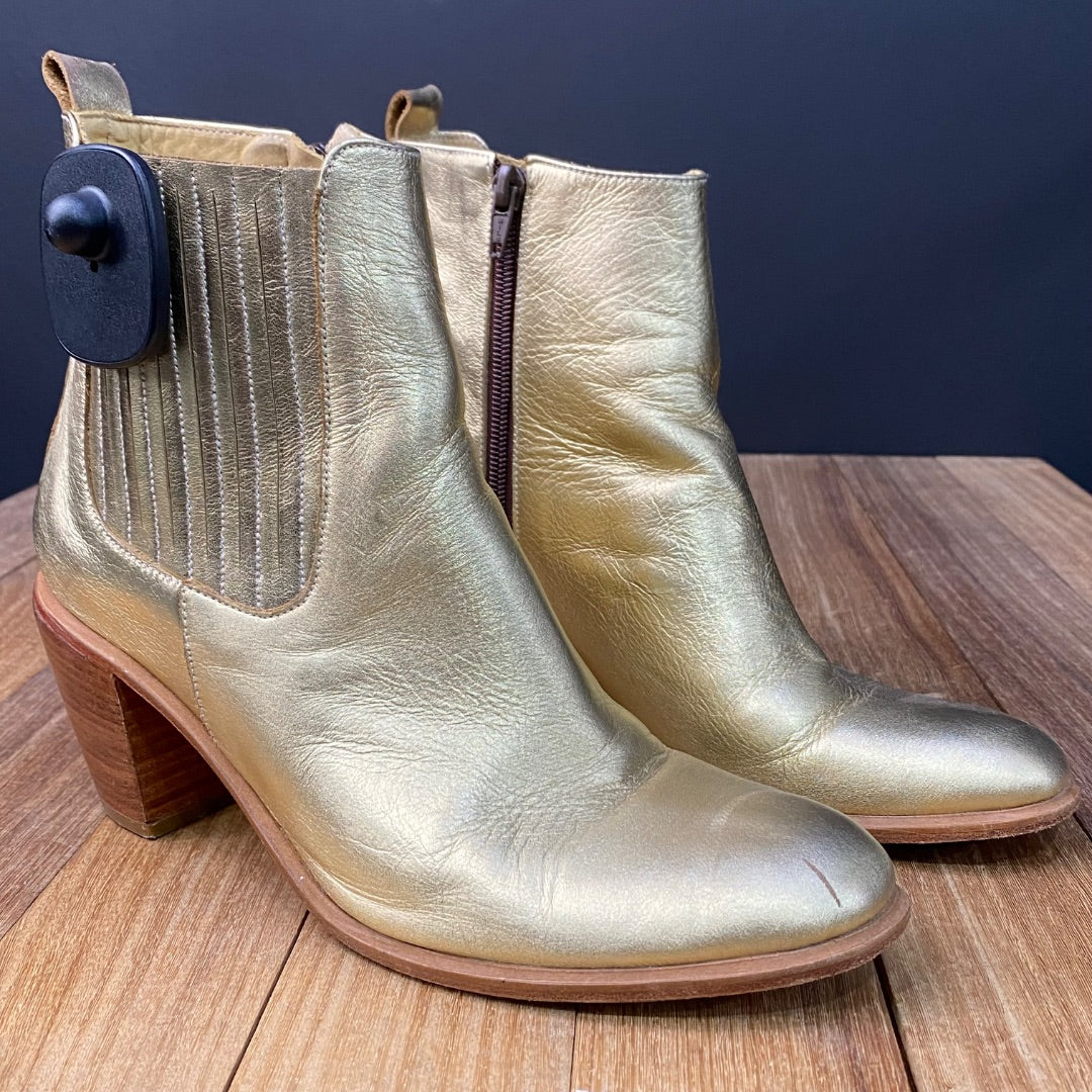 Bota Corta  AY NOT DEAD  Dorado Talle 39