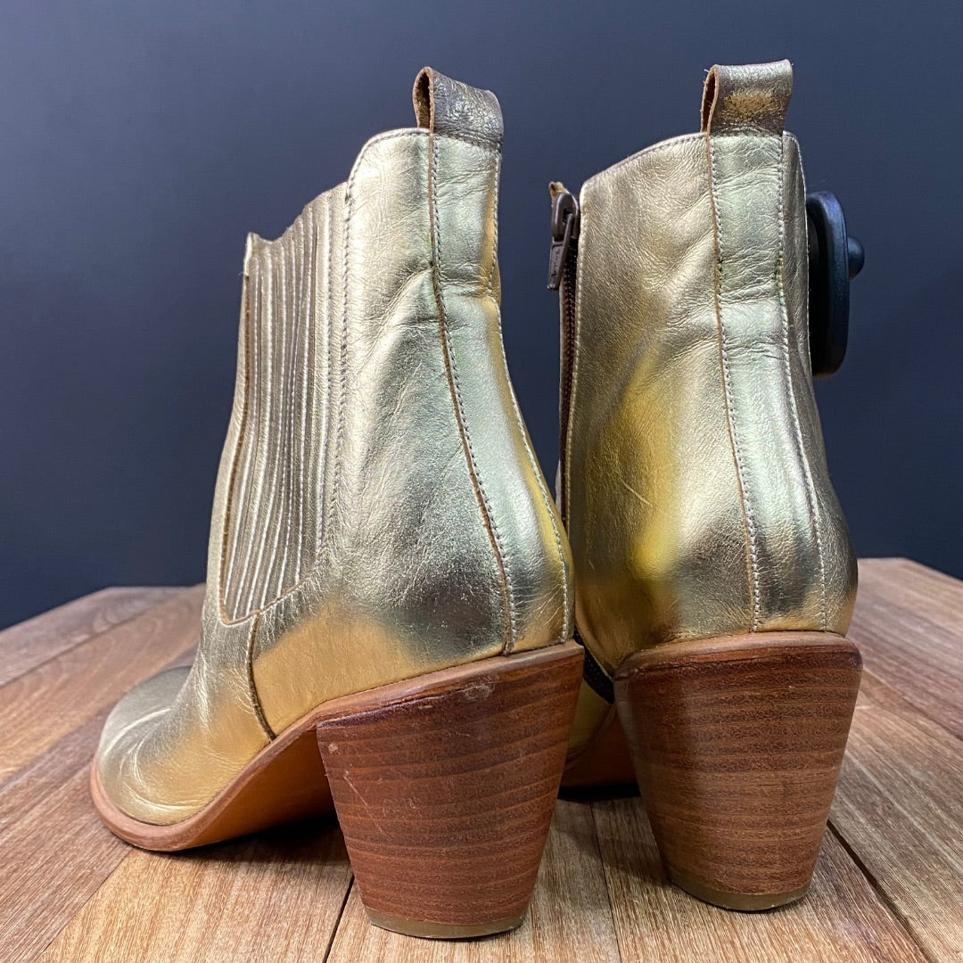 Bota Corta  AY NOT DEAD  Dorado Talle 39