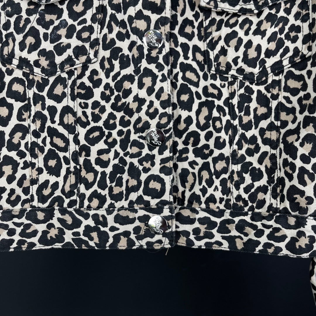 SIN MARCA Campera Varios  Animal Print Talle 3