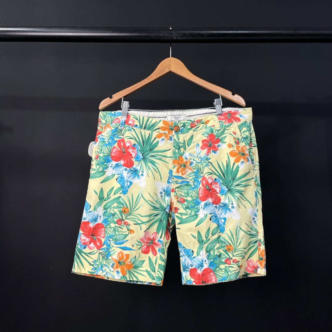 ZARA  Short Bermuda  Varios Floral  Talle 34