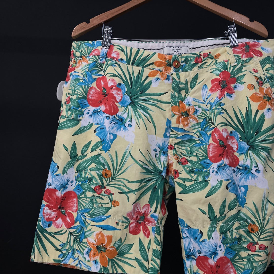 ZARA  Short Bermuda  Varios Floral  Talle 34