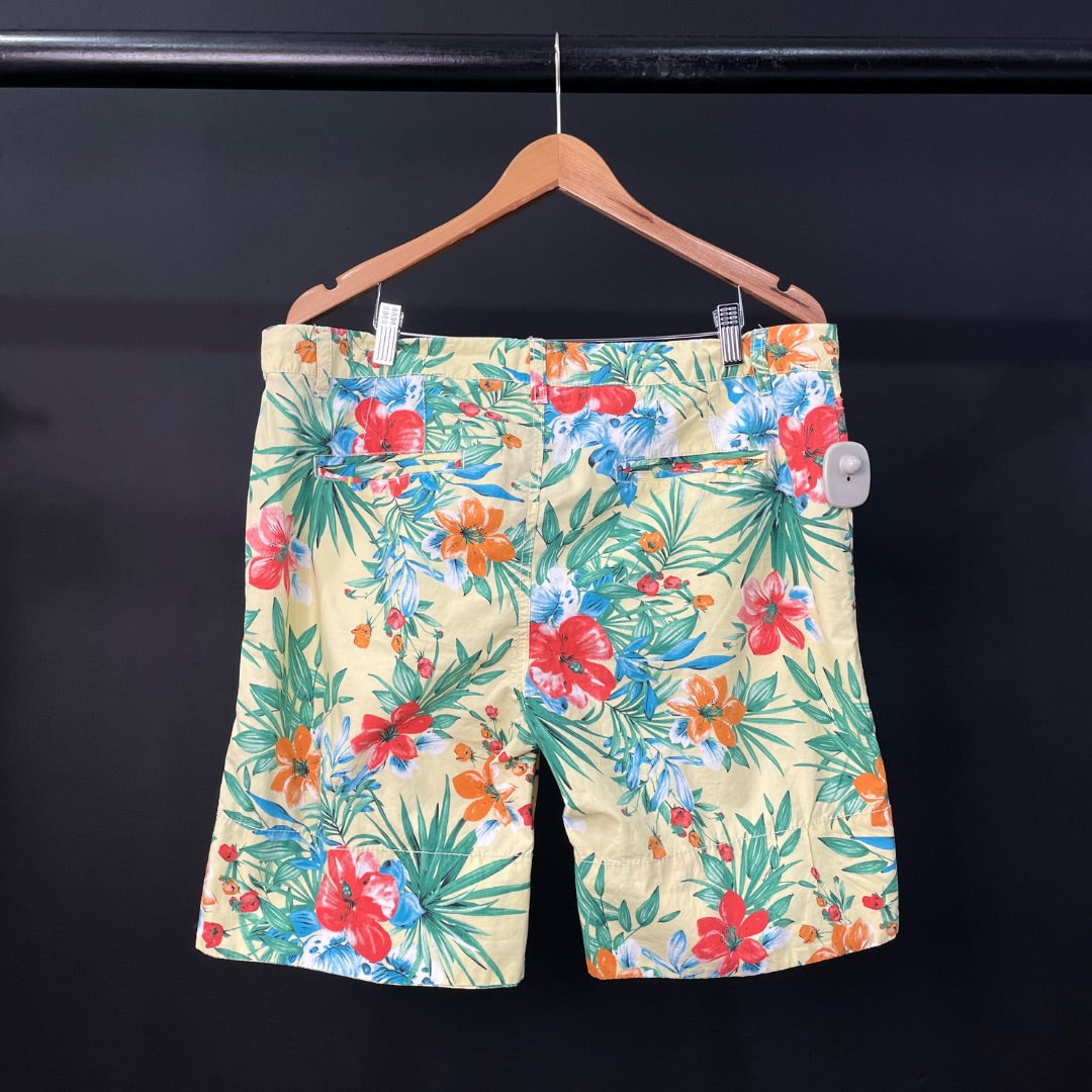 ZARA  Short Bermuda  Varios Floral  Talle 34