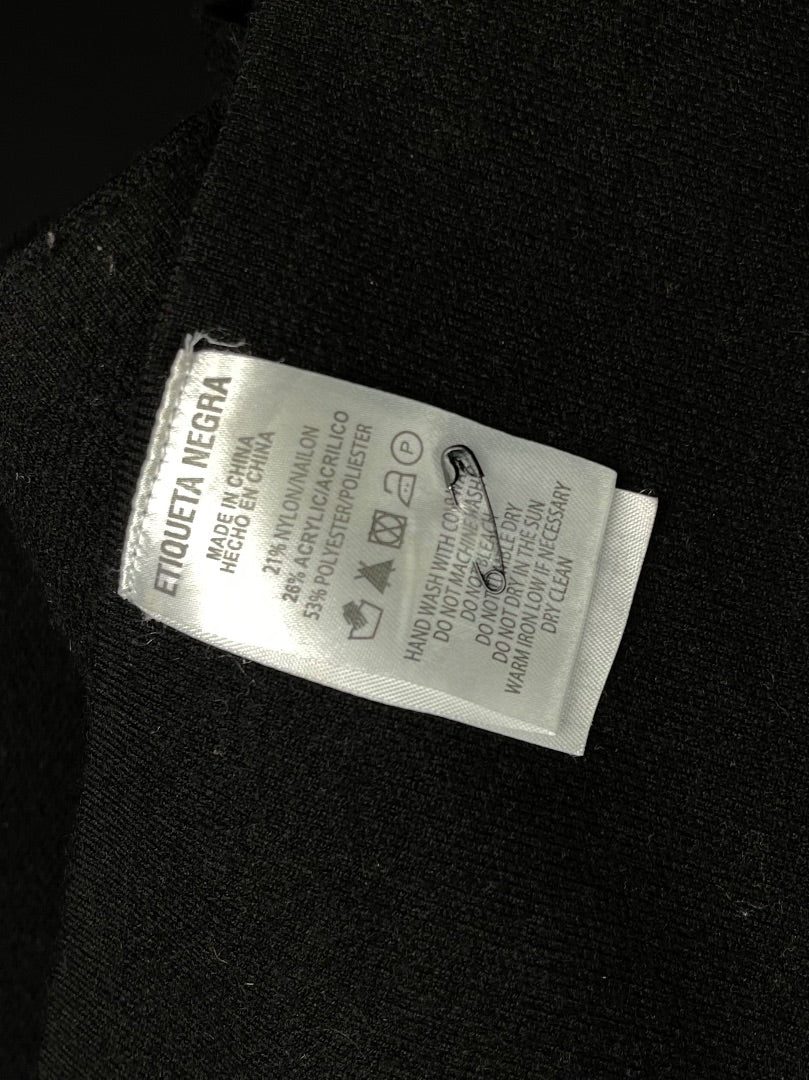 ETIQUETA NEGRA Poncho Negro Talle L