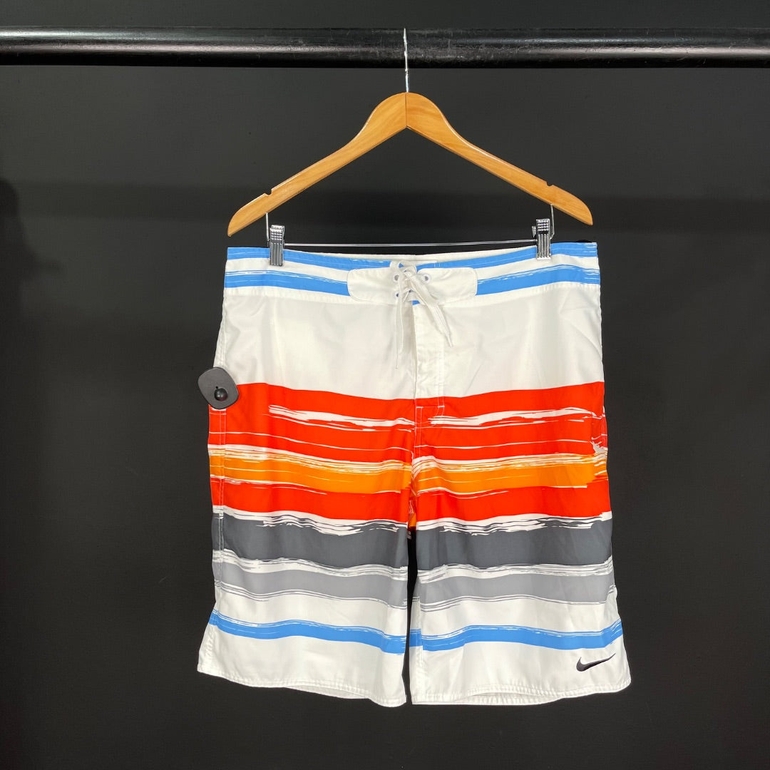 NIKE  Short Bermuda  Varios  Talle L