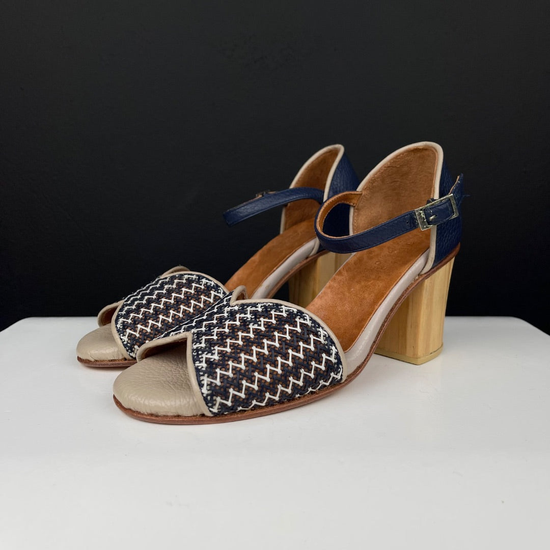 CECILIA FURIAN Sandalias Varios Beige y Azul Talle 37
