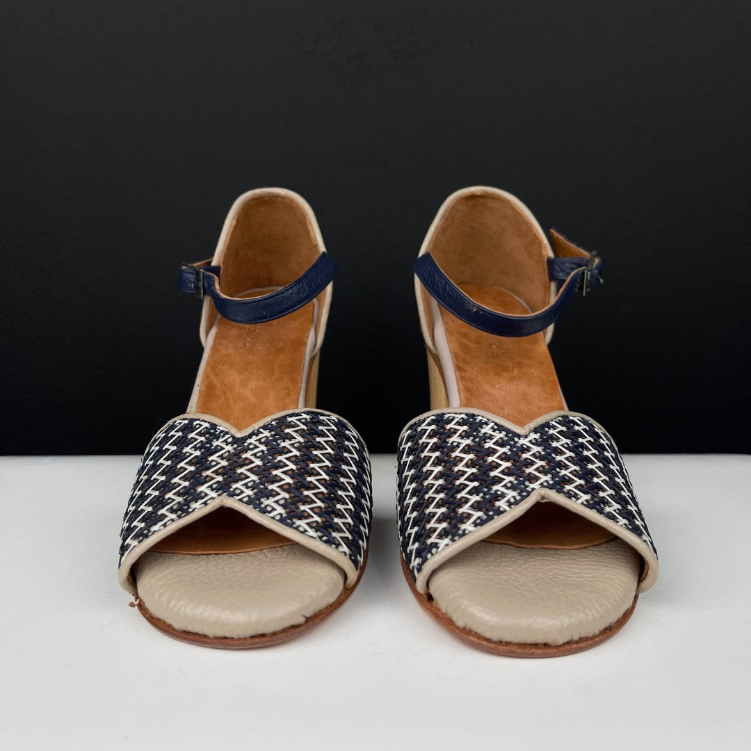 CECILIA FURIAN Sandalias Varios Beige y Azul Talle 37