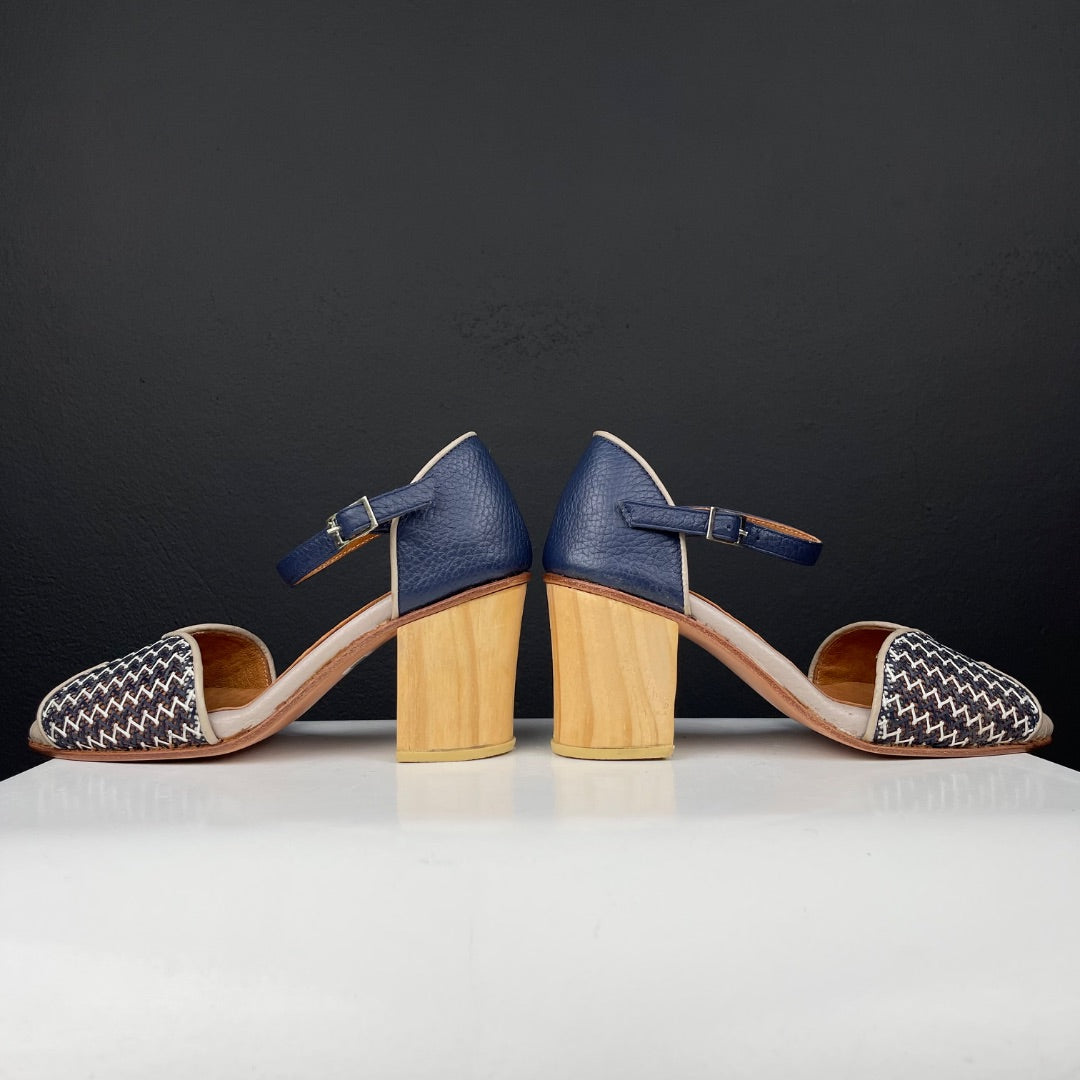 CECILIA FURIAN Sandalias Varios Beige y Azul Talle 37