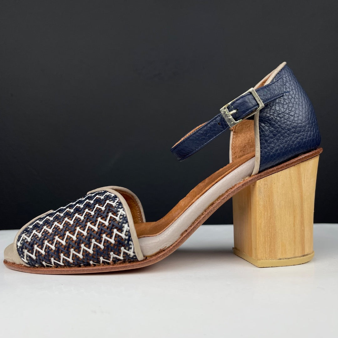 CECILIA FURIAN Sandalias Varios Beige y Azul Talle 37