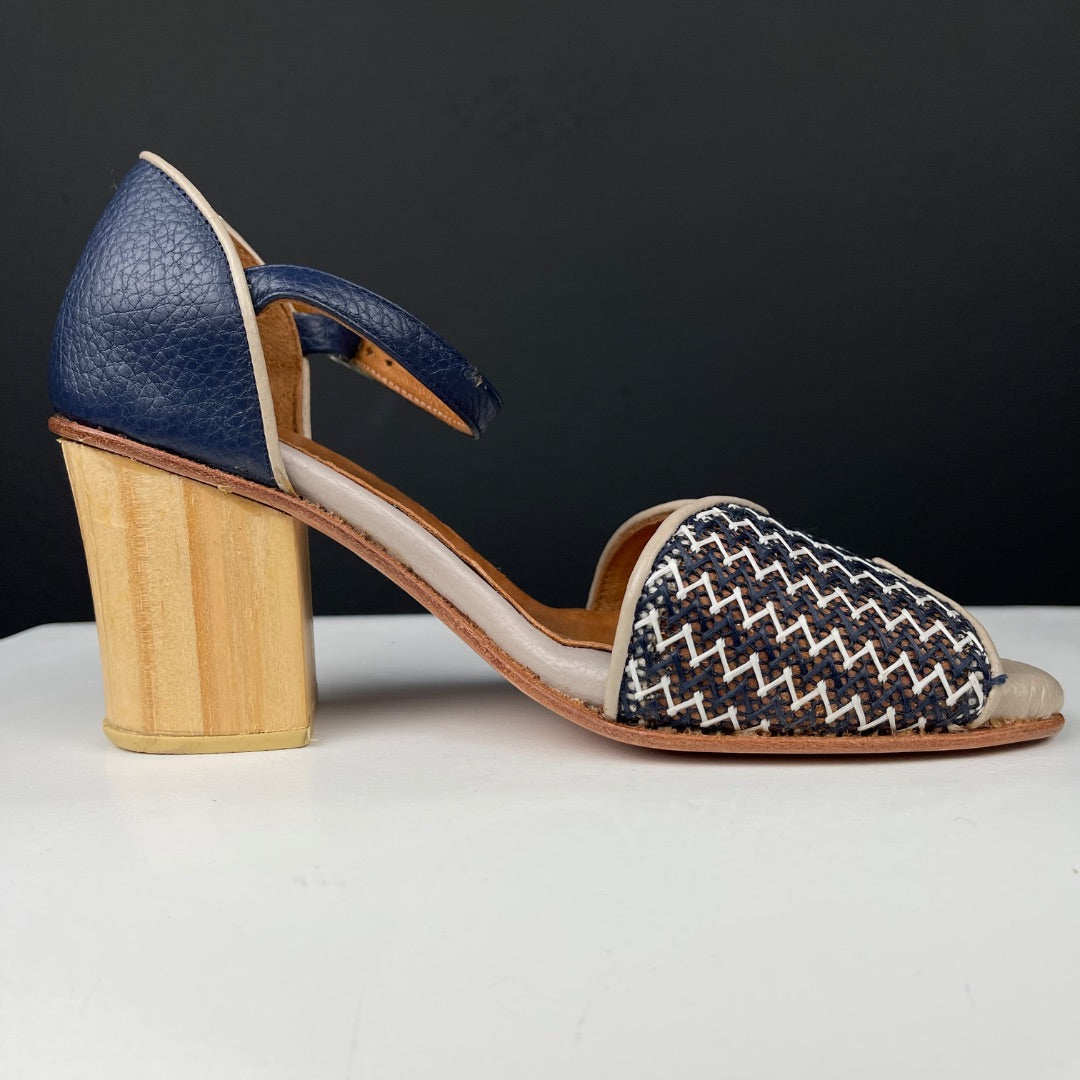 CECILIA FURIAN Sandalias Varios Beige y Azul Talle 37