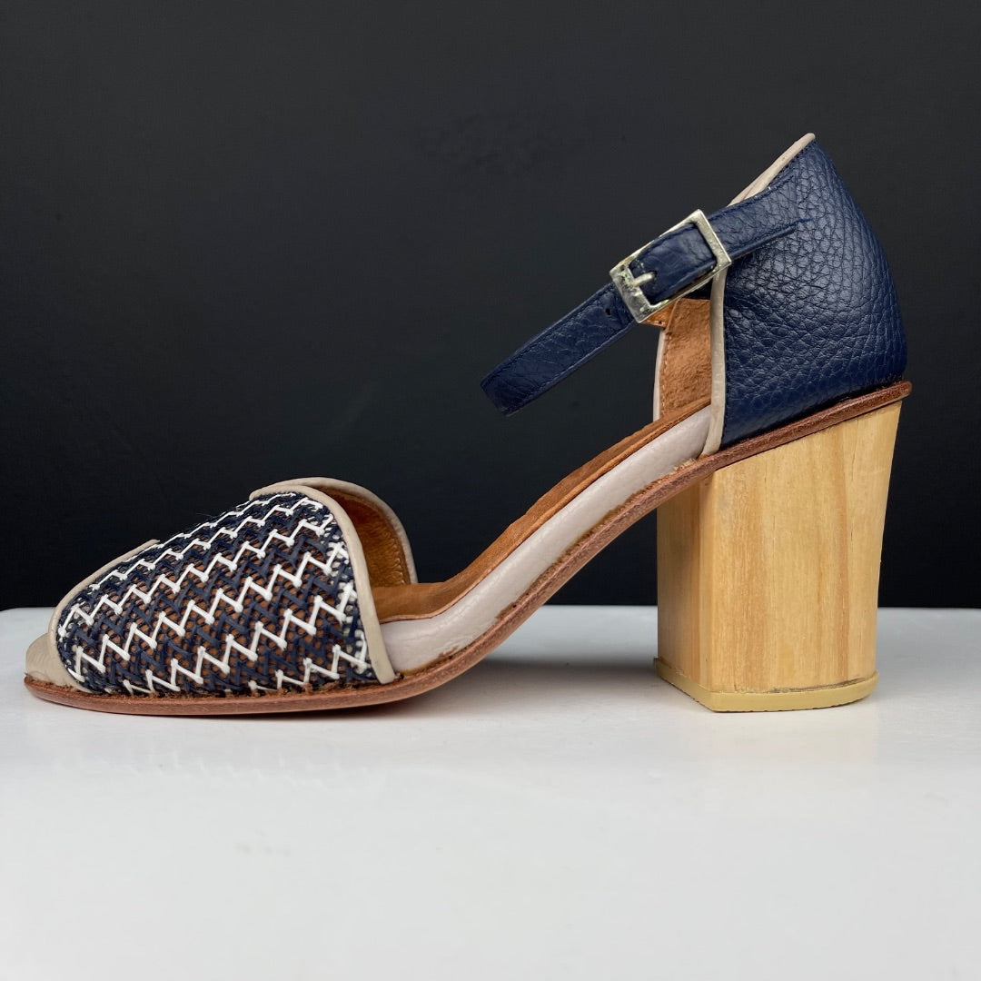 CECILIA FURIAN Sandalias Varios Beige y Azul Talle 37