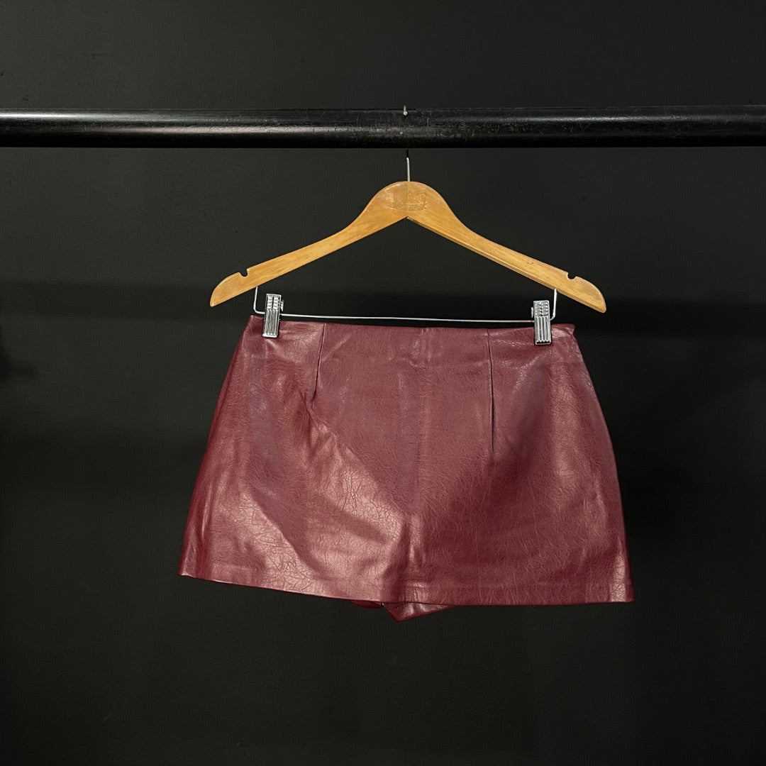 BERSHKA Short Bordeaux Talle 34