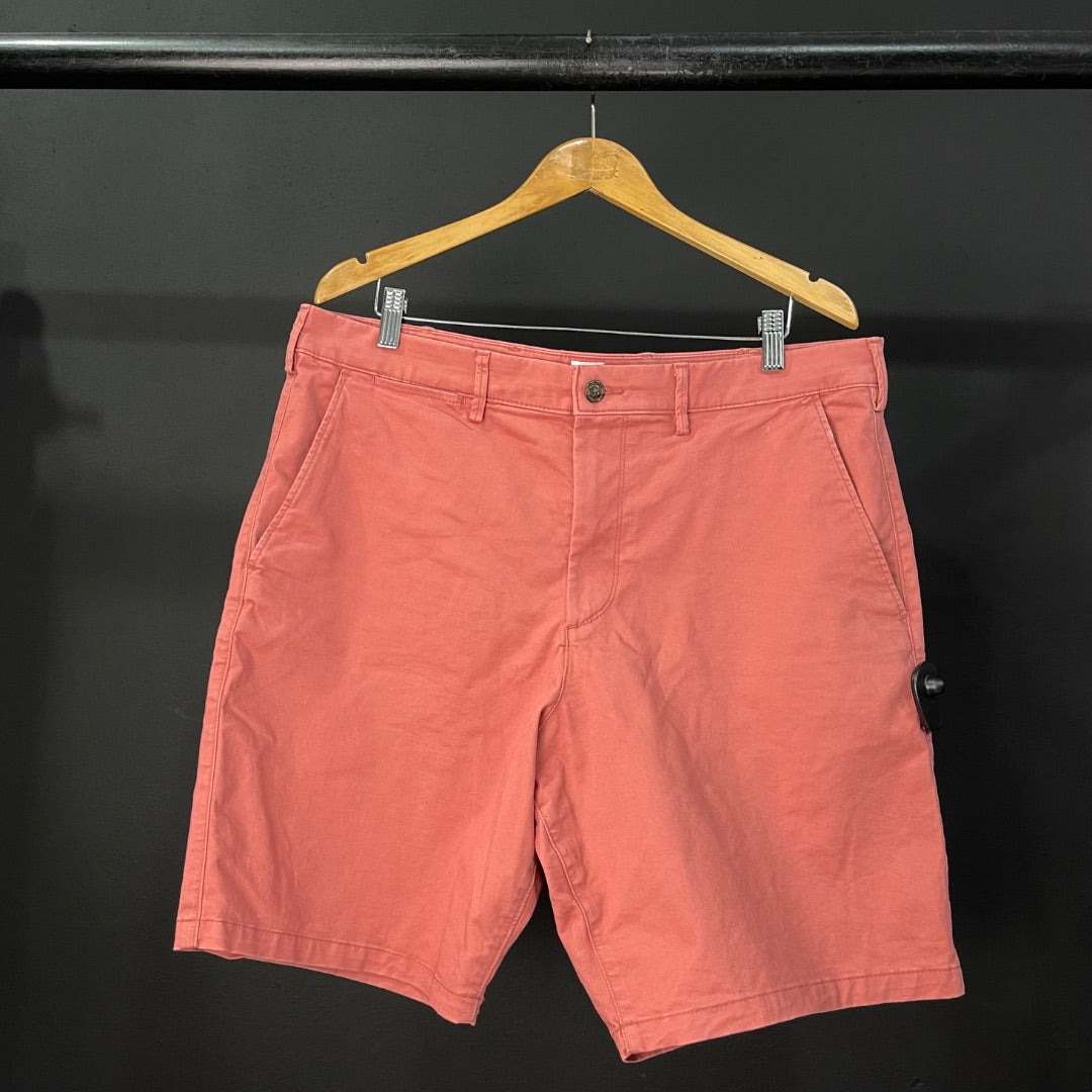 GAP Short Bermuda Rojo Talle 36