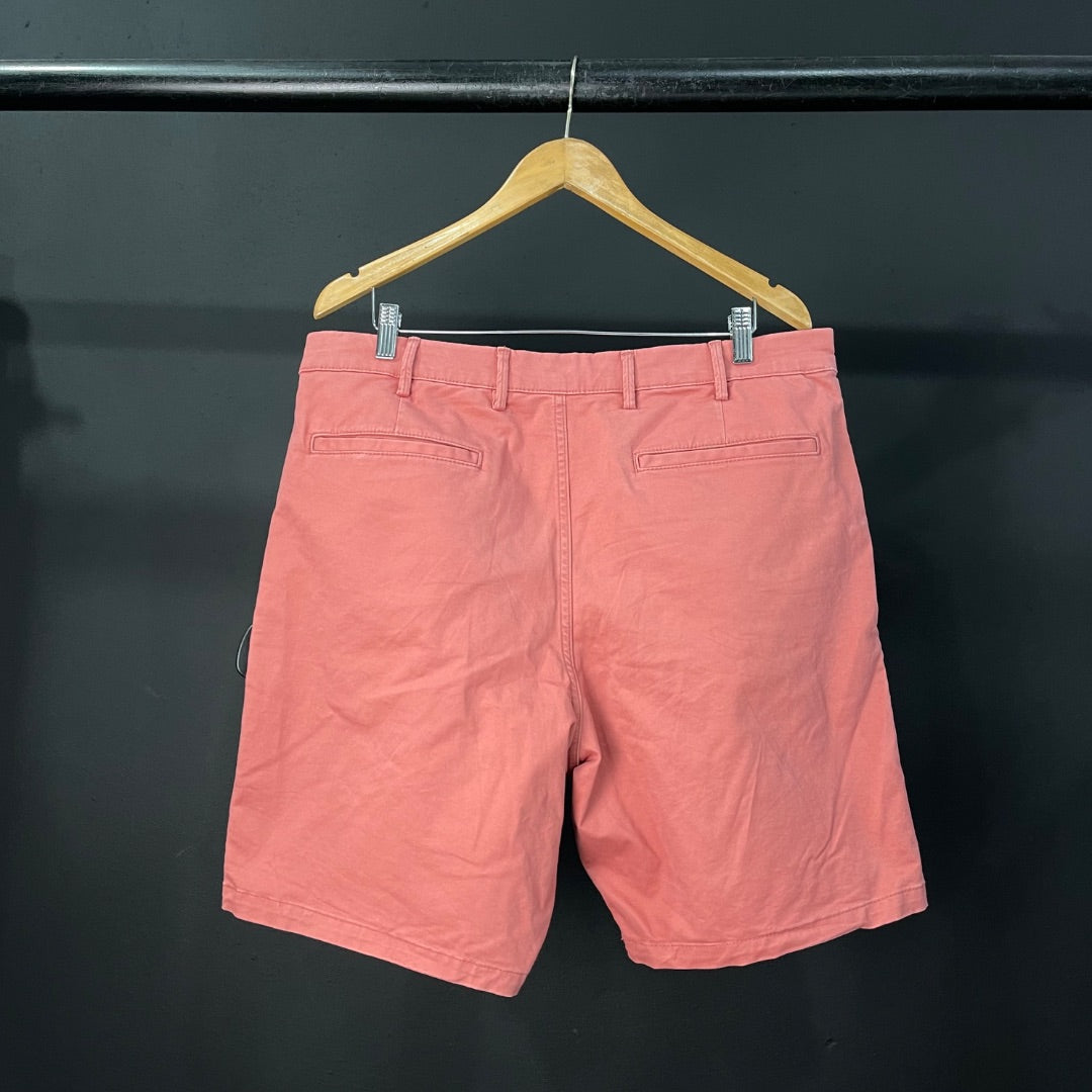 GAP Short Bermuda Rojo Talle 36