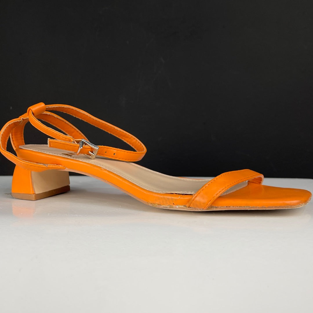 MISHKA Sandalias Naranja Talle 38