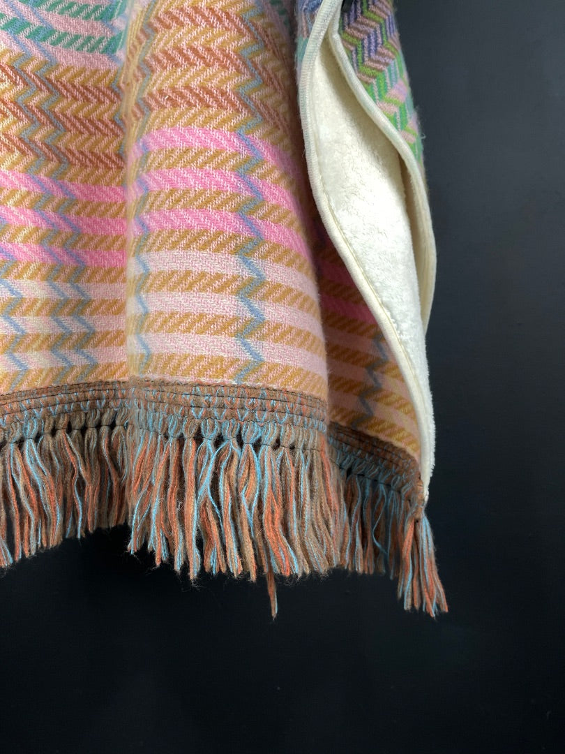 SIN MARCA Poncho Varios  Estampado Talle L