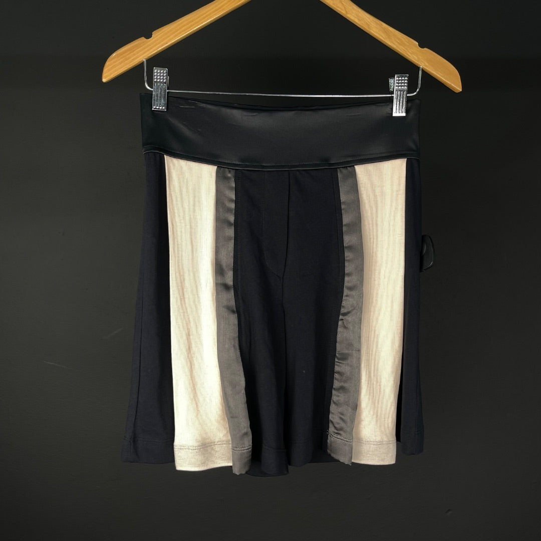 CORA GROPPO Short Bermuda Varios Beige Y Negro Talle 38