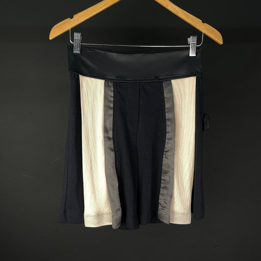 CORA GROPPO Short Bermuda Varios Beige Y Negro Talle 38