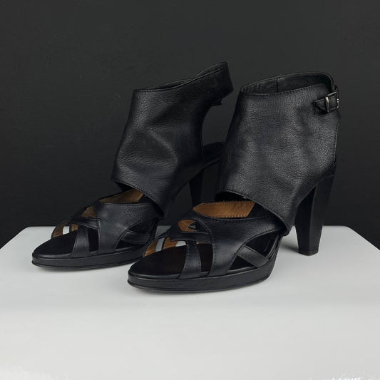 UMA Taco Medio Negro Talle 38