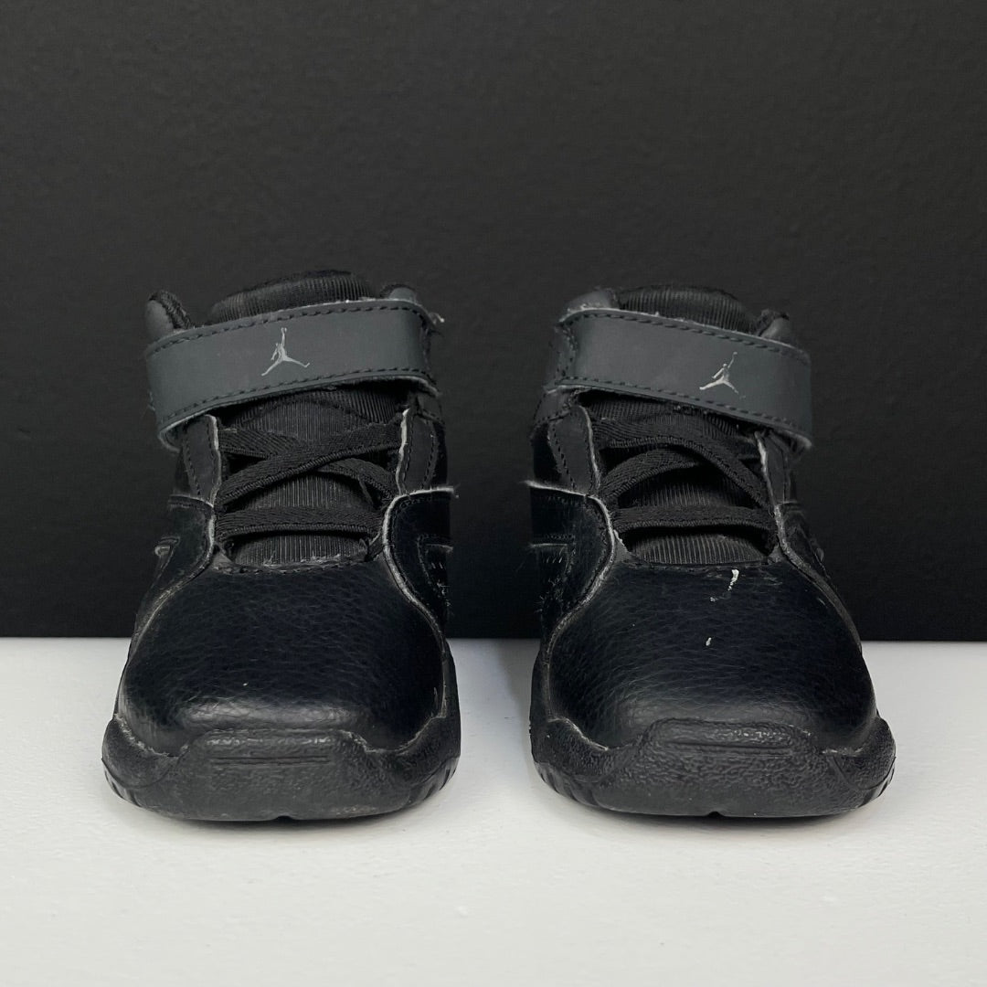 JORDAN  Zapatillas  Color Negro  Talle 19