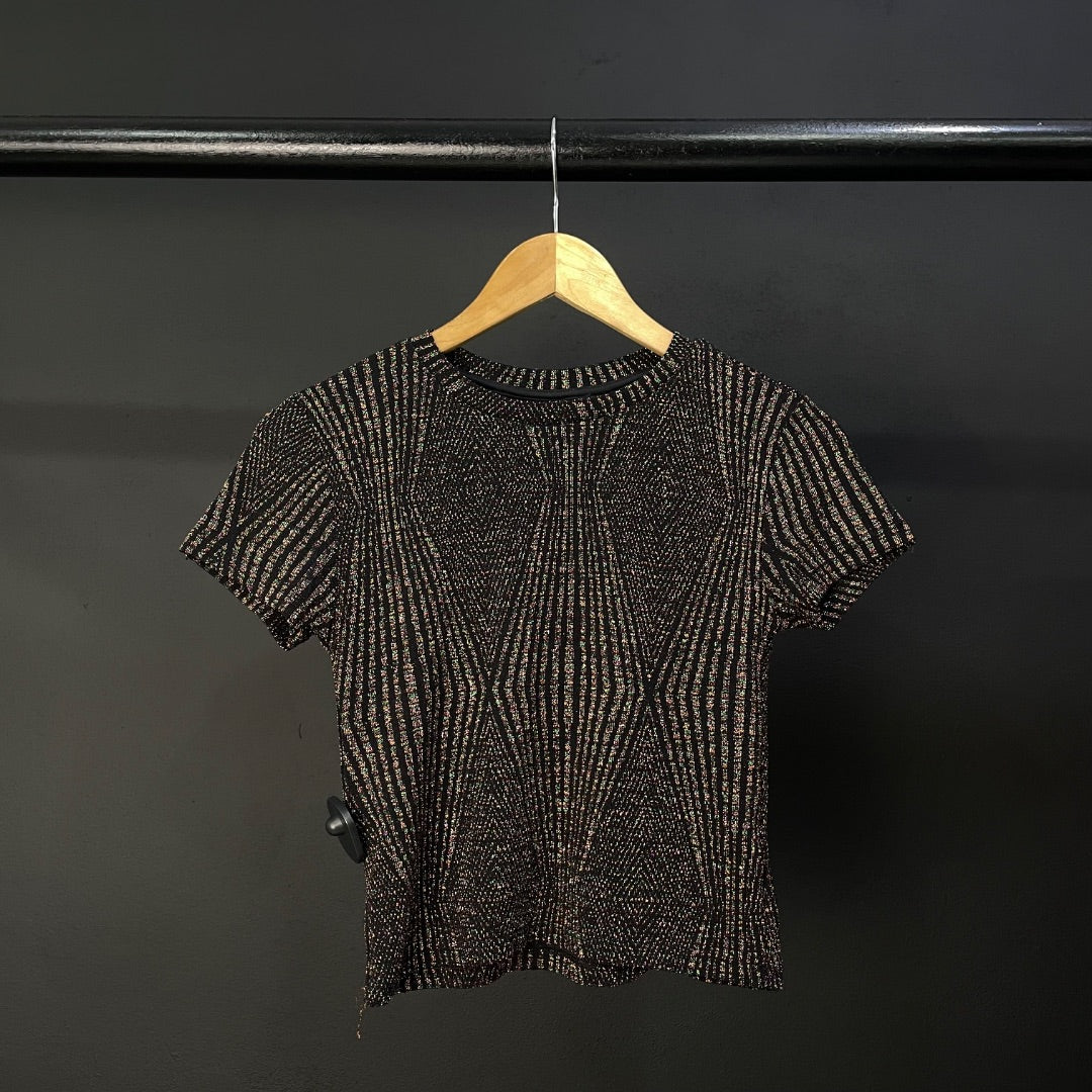 COMPLOT Remera Manga Corta Varios Negro y Dorado Talle 40