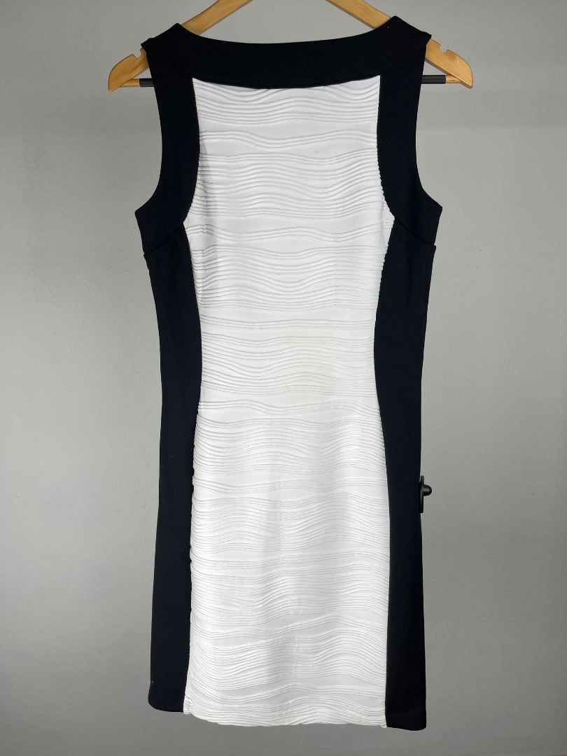 CALVIN KLEIN Vestido Sin Manga Varios Blanco Y Negro Talle 6