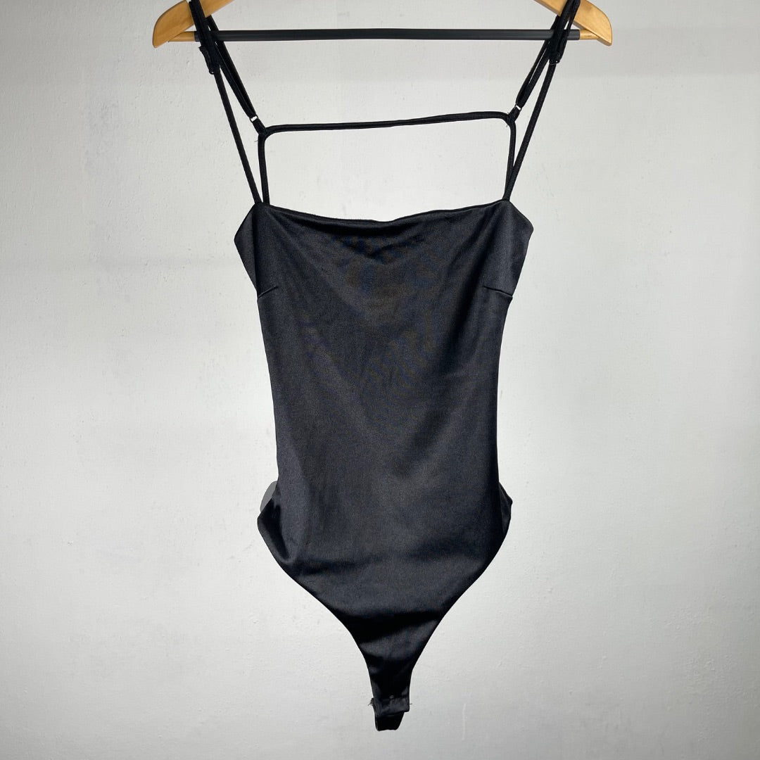 BERSHKA Body Sin Manga Negro Talle L