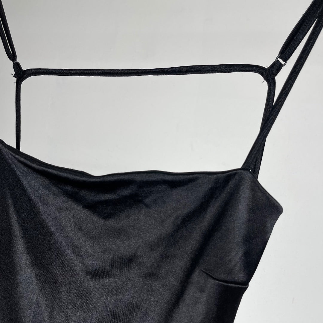 BERSHKA Body Sin Manga Negro Talle L