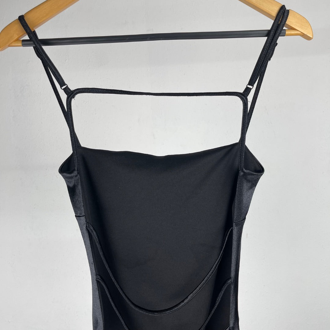 BERSHKA Body Sin Manga Negro Talle L