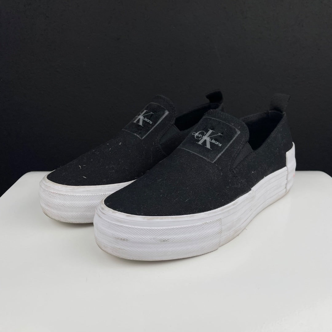 CALVIN KLEIN Alpargatas Negro Talle 38
