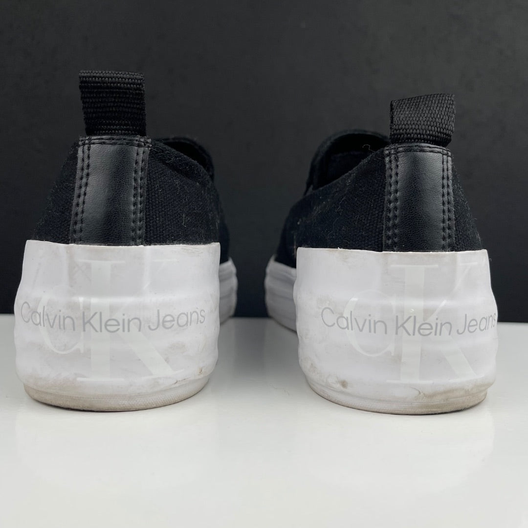 CALVIN KLEIN Alpargatas Negro Talle 38