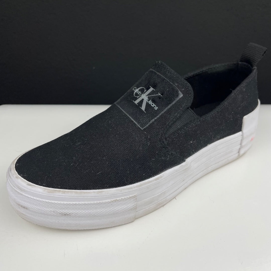 CALVIN KLEIN Alpargatas Negro Talle 38
