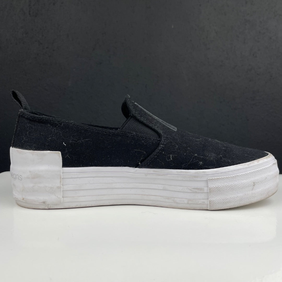CALVIN KLEIN Alpargatas Negro Talle 38
