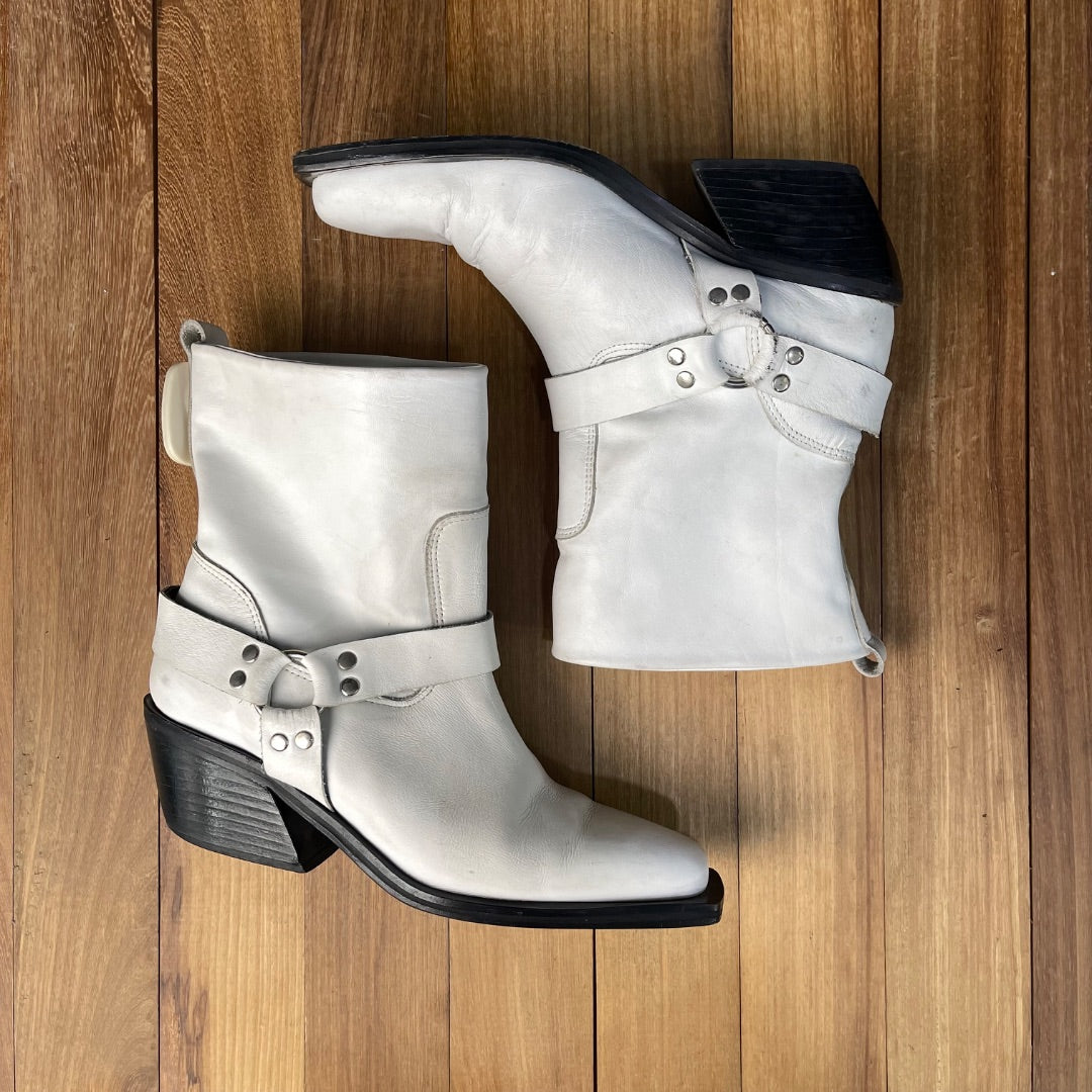 F•E SHOES  Bota Corta  Color Blanco  Talle 37