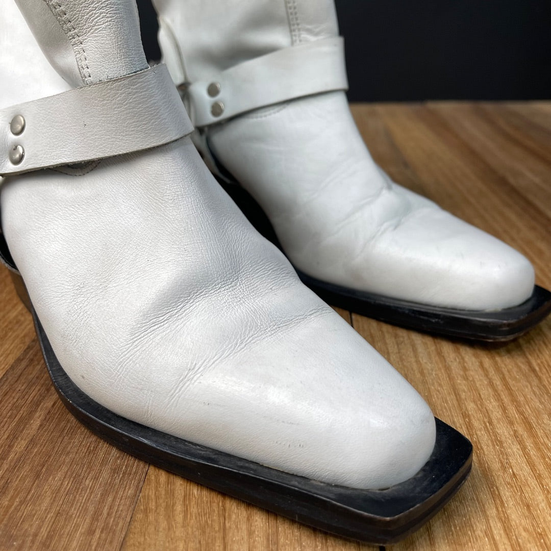 F•E SHOES  Bota Corta  Color Blanco  Talle 37