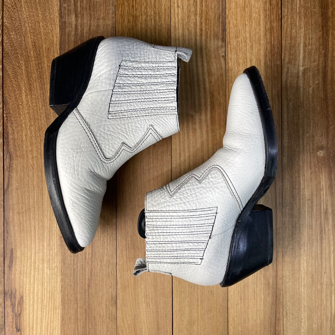 PRUNE  Bota Corta  Color Blanco  Talle 35