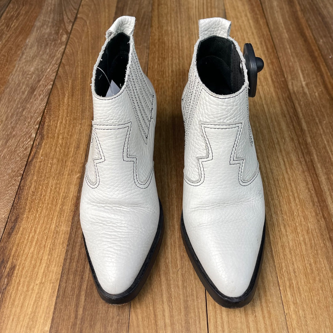 PRUNE  Bota Corta  Color Blanco  Talle 35