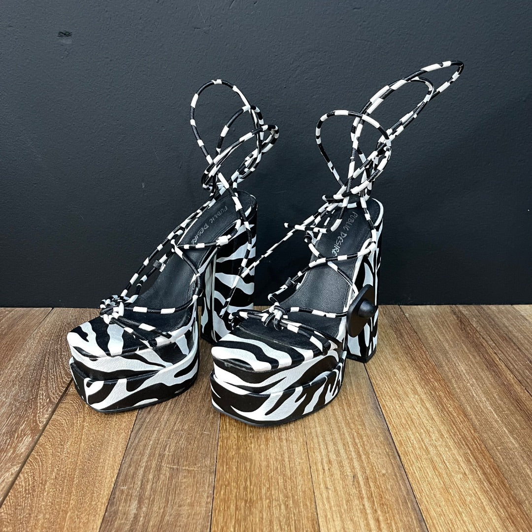 SIN MARCA  Sandalias  Varios Blanco Y Negro  Talle 38