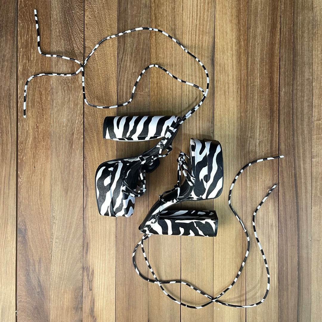 SIN MARCA  Sandalias  Varios Blanco Y Negro  Talle 38