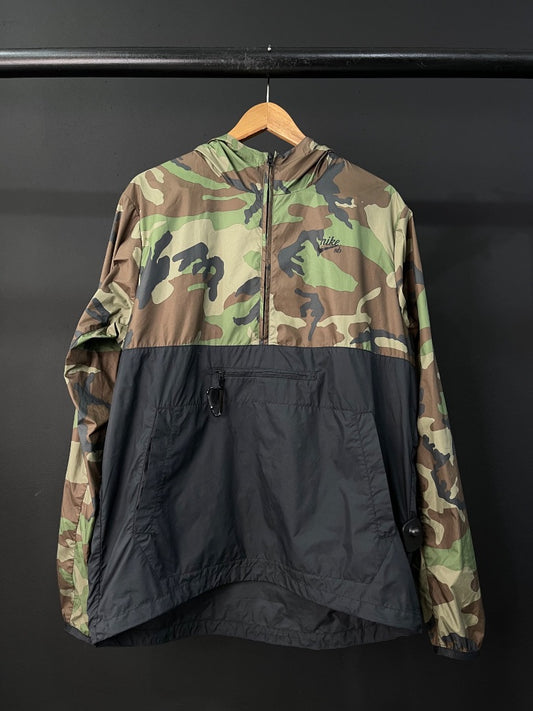 NIKE Campera Varios  Camuflado Talle M