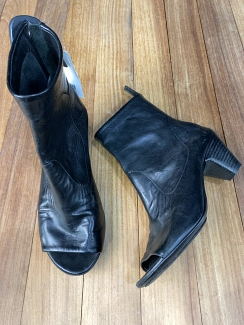 Bota Corta  SIN MARCA  Negro Talle 36