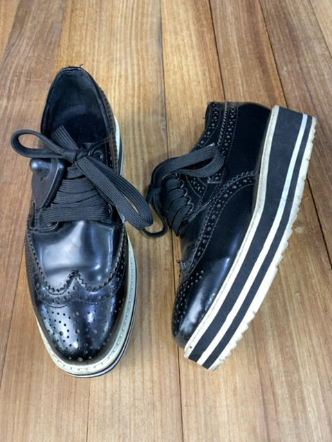 Zapatos Otros  PRADA  Negro Talle 37