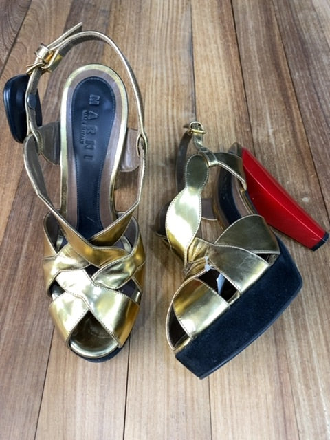 Sandalias  MARNI  Dorado Talle 40