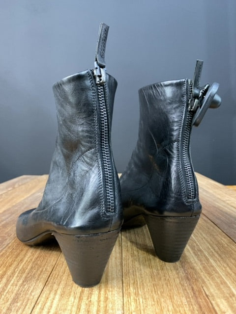 Bota Corta  SIN MARCA  Negro Talle 36