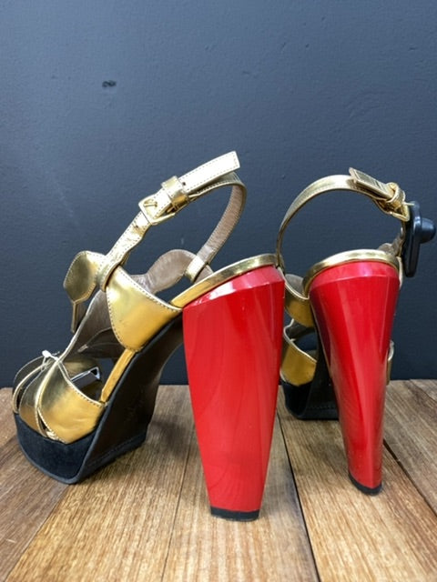 Sandalias  MARNI  Dorado Talle 40